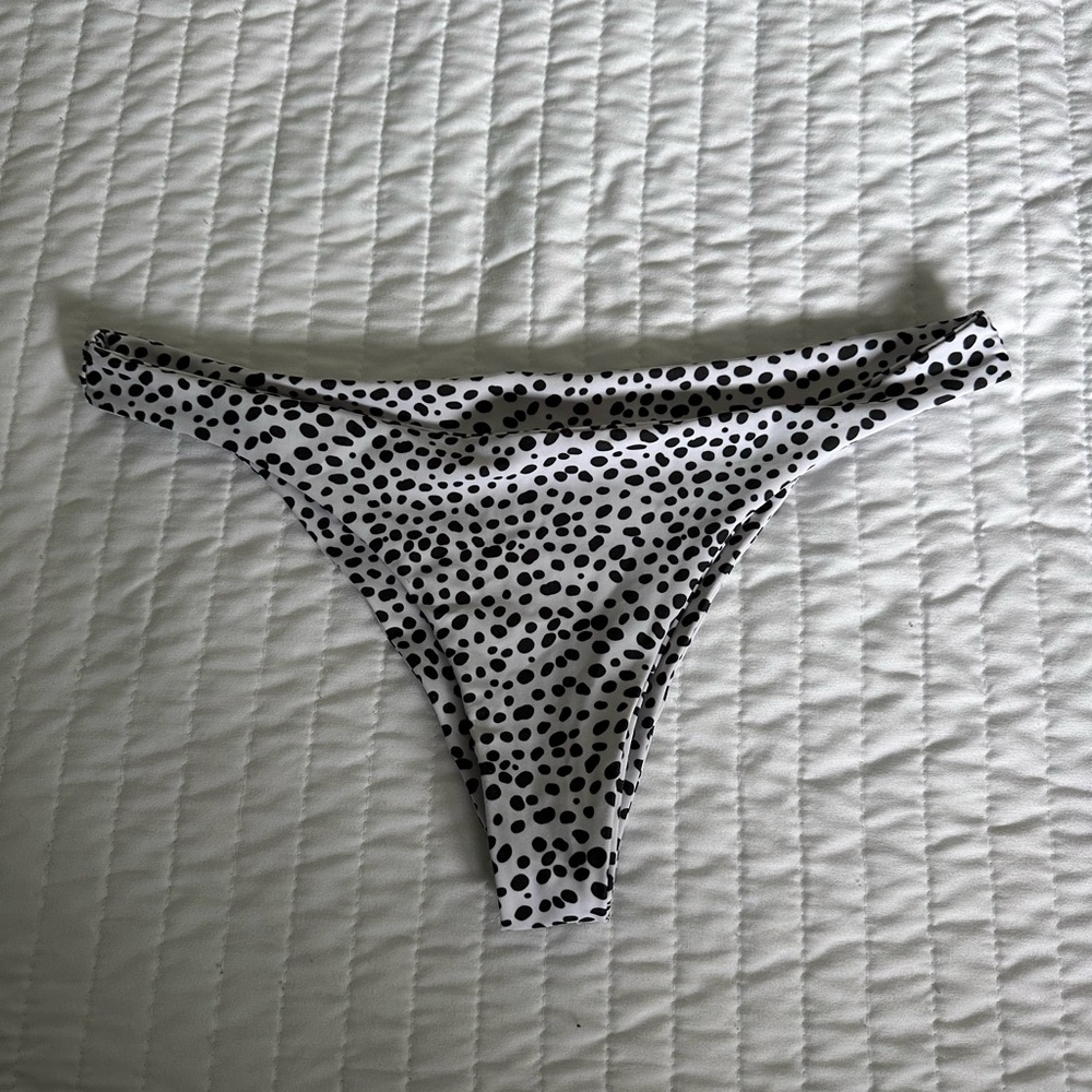 Large cheeky bikini bottoms